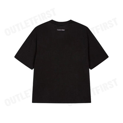 CALVIN KLEIN JEANS รุ่น OVERSIZED BOLD LOGO T-SHIRT CODE: 47C818G UB1 เสื้อยืดคอกลม เสื้อยืดผู้หญิง เสื้อยืดสีดำ