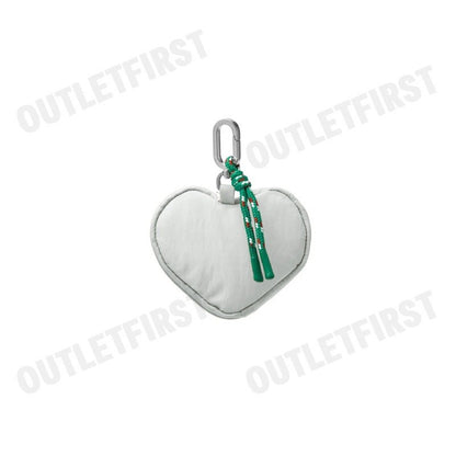 MLB รุ่น UNISEX HEART POUCH KEYRING CODE: 3APOH015N 43GRL พวงกุญแจ พวงกุญแจหัวใจ พวงกุญแจสีเทา