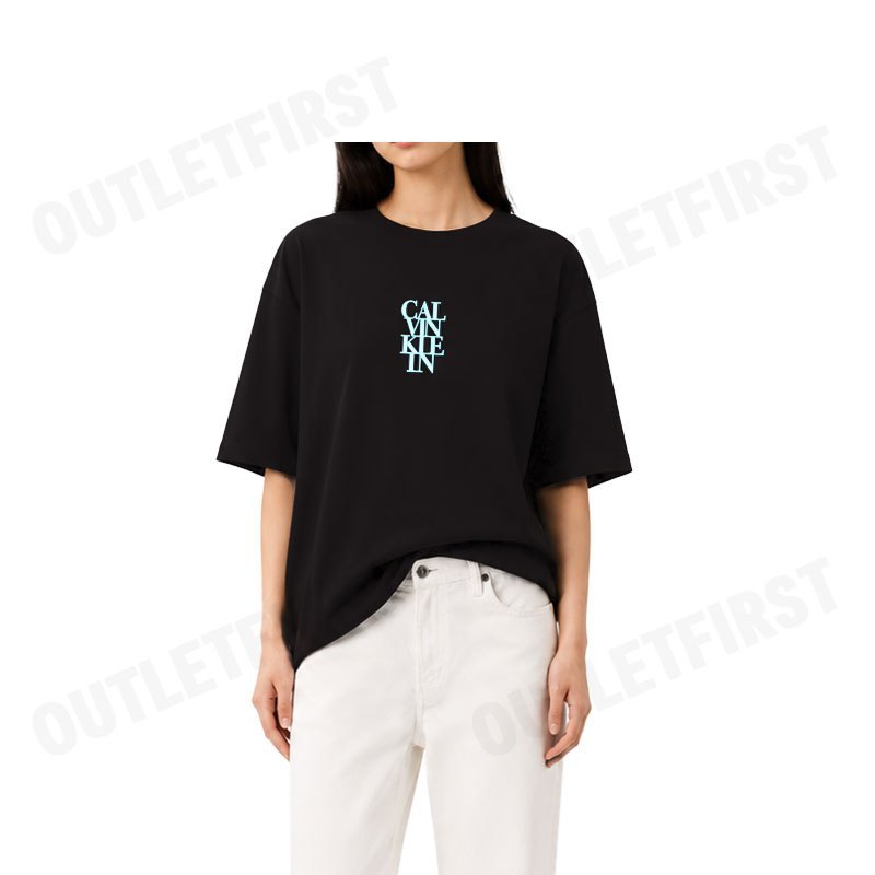 CALVIN KLEIN JEANS รุ่น OVERSIZED BOLD LOGO T-SHIRT CODE: 47C818G UB1 เสื้อยืดคอกลม เสื้อยืดผู้หญิง เสื้อยืดสีดำ