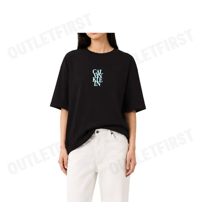 CALVIN KLEIN JEANS รุ่น OVERSIZED BOLD LOGO T-SHIRT CODE: 47C818G UB1 เสื้อยืดคอกลม เสื้อยืดผู้หญิง เสื้อยืดสีดำ