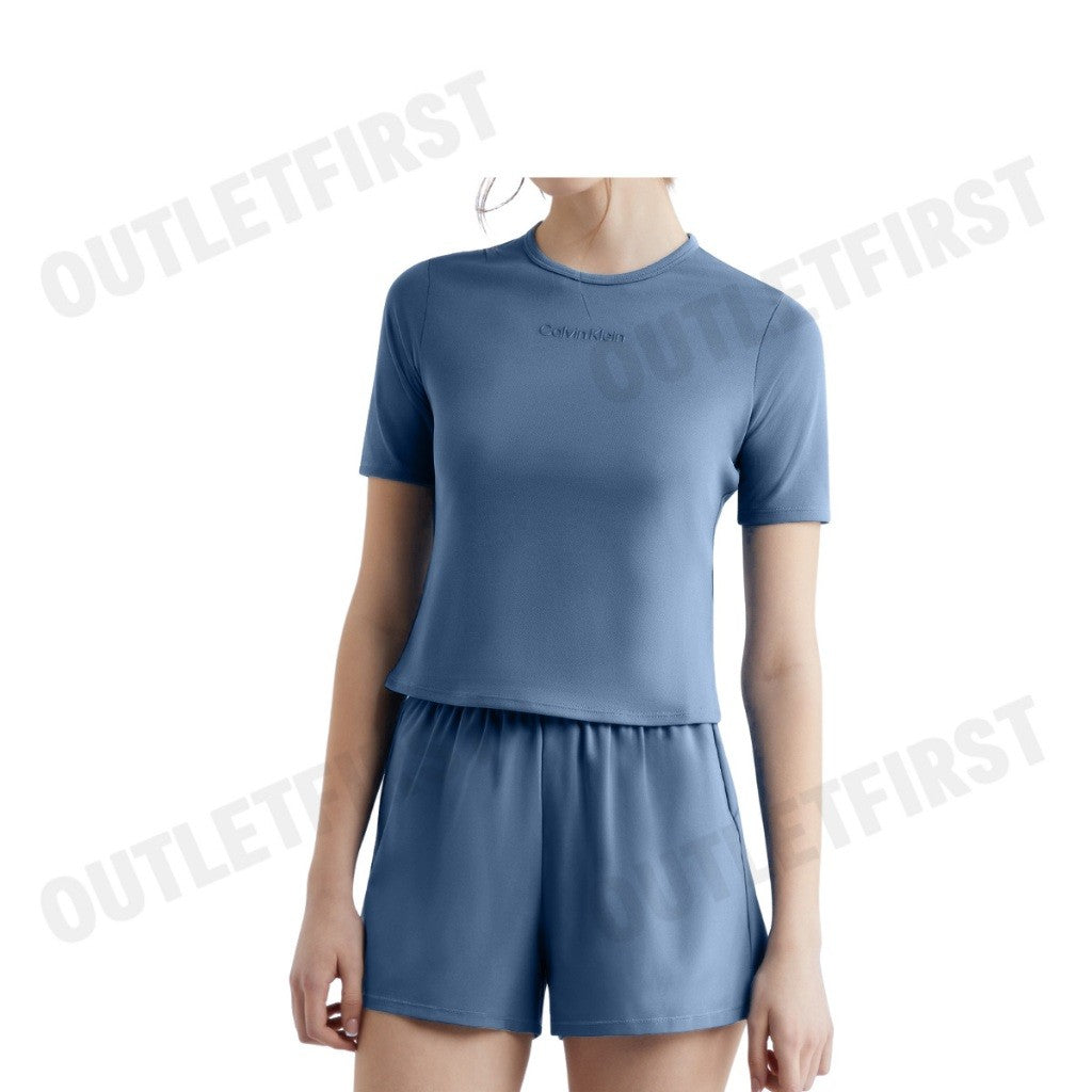 CALVIN KLEIN SPORT รุ่น ESSENTIALS SPORT SEMI-FITTED TEE CODE: 4WS4K238 420 เสื้อครอป เสื้อยืดผู้หญิง เสื้อยืดแขนสั้น