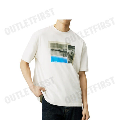CALVIN KLEIN JEANS รุ่น PHOTOGRAPHIC PRINT LOOSE T-SHIRT CODE: J326861 YBI เสื้อยืดคอกลม เสื้อผู้ชาย เสื้อแขนสั้น