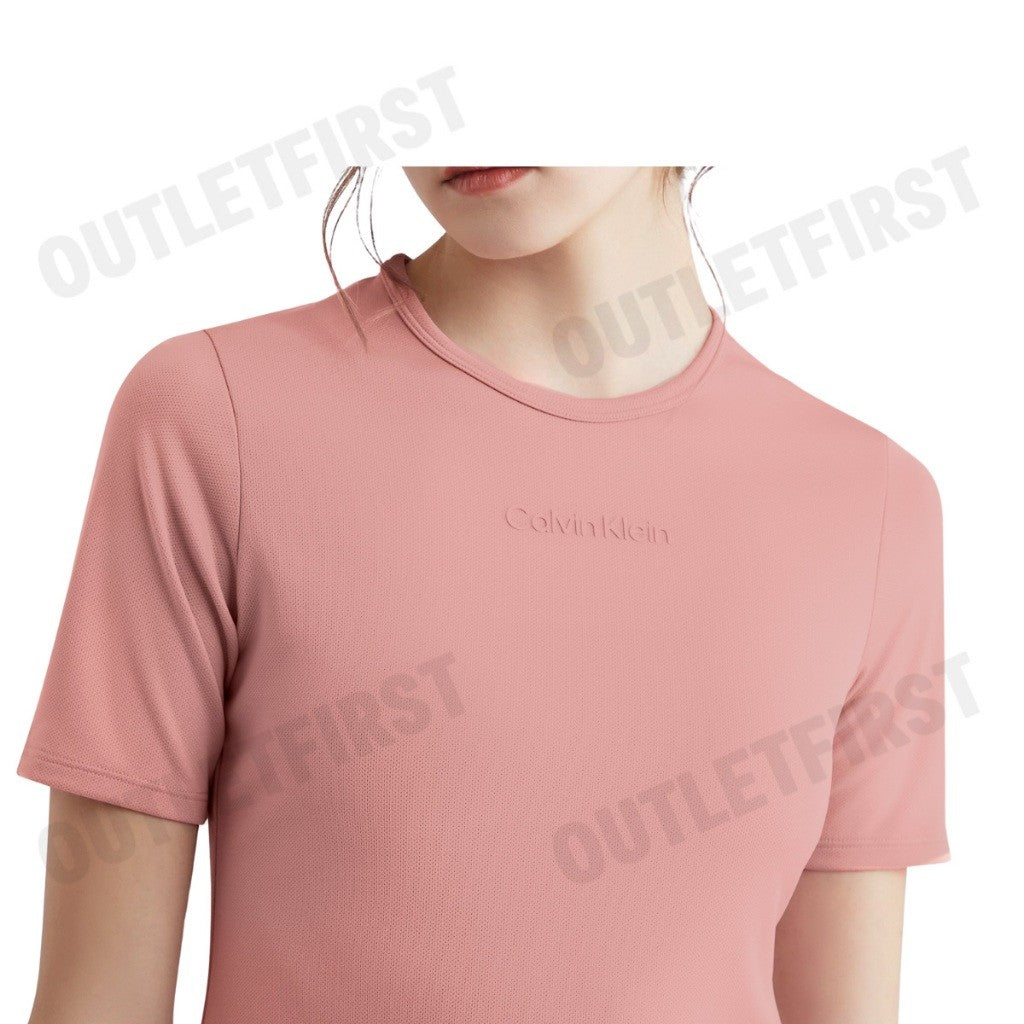 CALVIN KLEIN SPORT รุ่น ESSENTIALS SPORT SEMI-FITTED TEE CODE: 4WS4K238 630 เสื้อครอป เสื้อยืดผู้หญิง เสื้อแขนสั้น