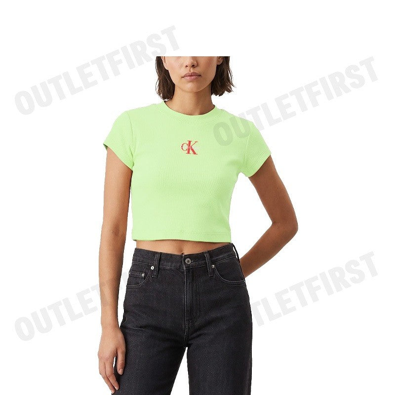 CALVIN KLEIN JEANS รุ่น MONOLOGO BABY TEE CODE: 47AB802 64O เสื้อครอป เสื้อผู้หญิง เสื้อแขนสั้น