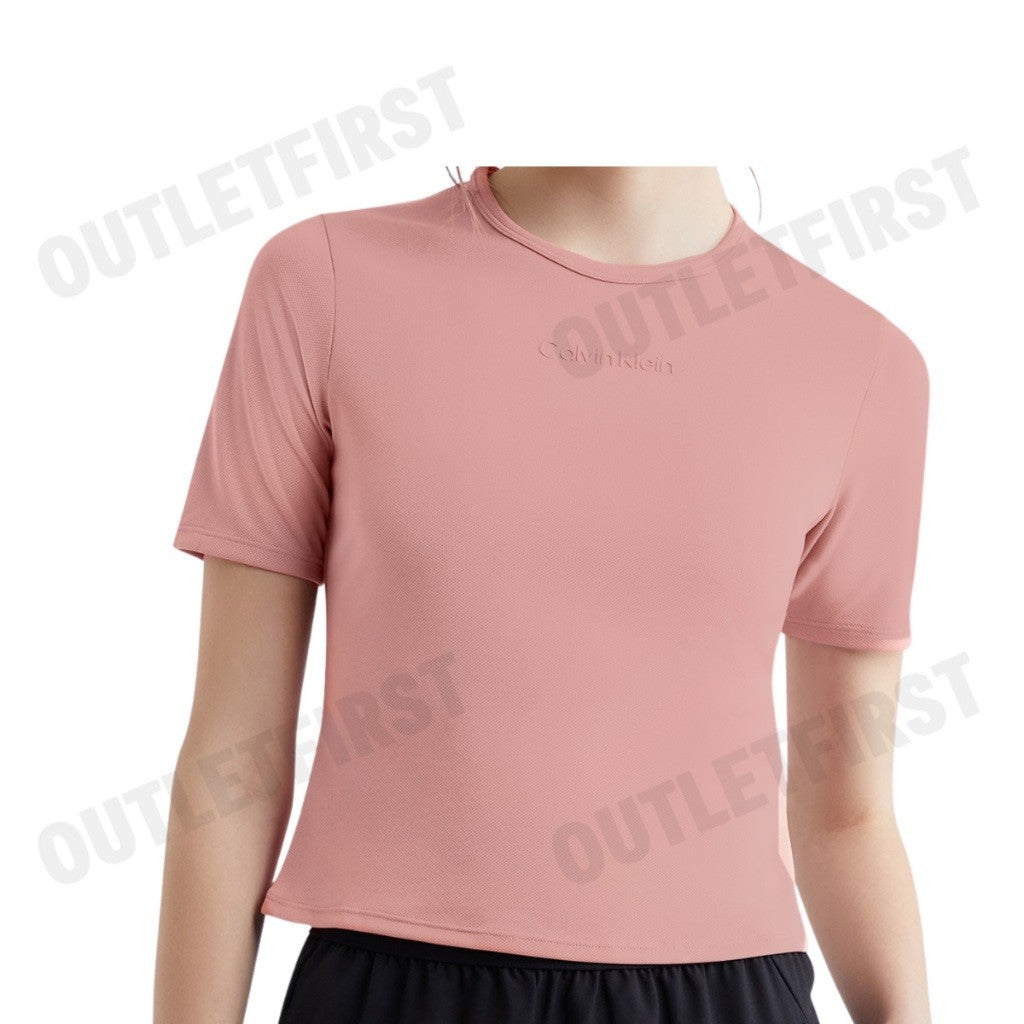CALVIN KLEIN SPORT รุ่น ESSENTIALS SPORT SEMI-FITTED TEE CODE: 4WS4K238 630 เสื้อครอป เสื้อยืดผู้หญิง เสื้อแขนสั้น