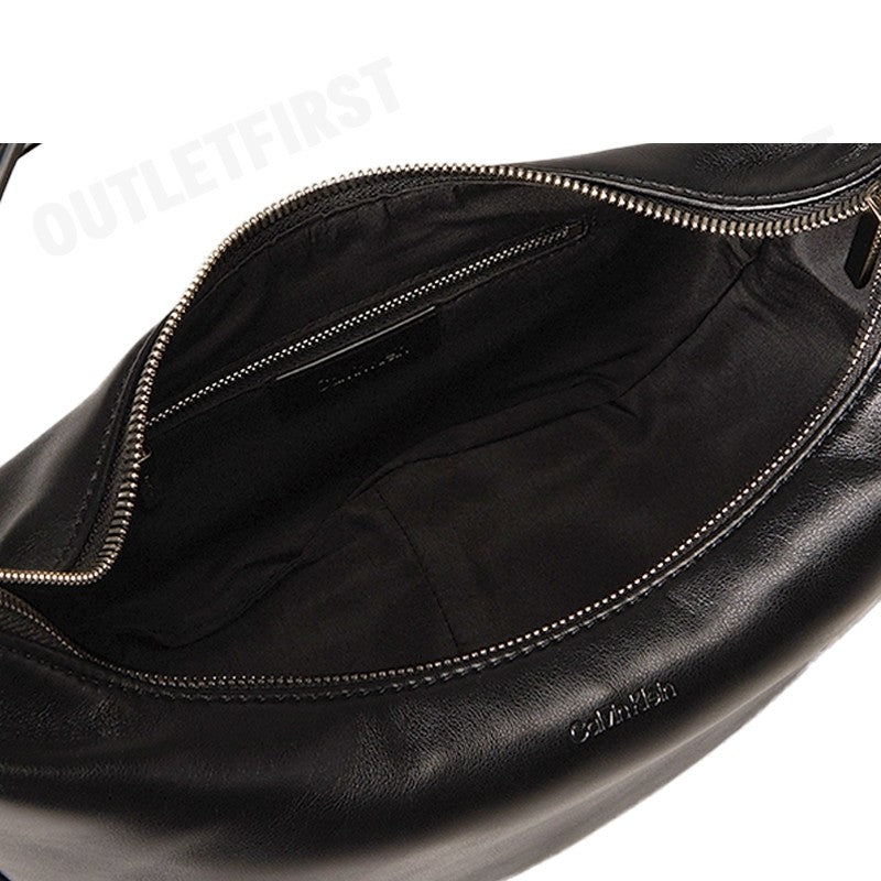 CALVIN KLEIN รุ่น WOMEN'S CK PINCHED SOFT CRESCENT BAG CODE: 4F3010G UB1 กระเป๋าสะพายผู้หญิง กระเป๋าสีดำ กระเป๋าถือ