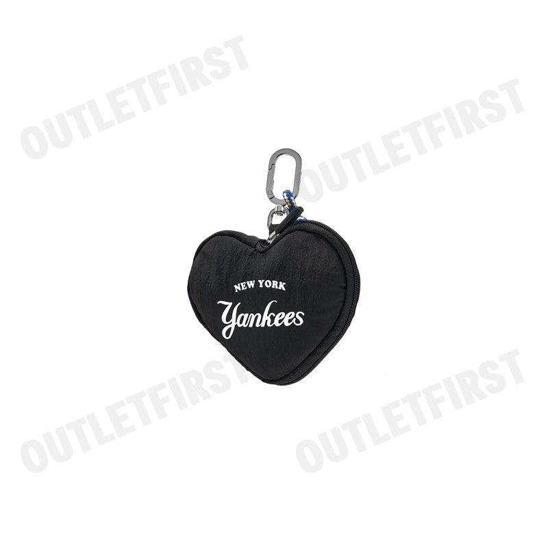 MLB รุ่น UNISEX HEART POUCH KEYRING CODE: 3APOH015N 50BKS พวงกุญแจ พวงกุญแจหัวใจ พวงกุญแจสีดำ