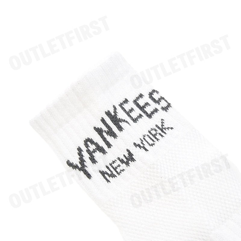 MLB รุ่น UNISEX SPORTIVE VARSITY LOW SOCKS 3 PAIRS SET CODE: 3ASOSV15N 00WHS ถุงเท้า ถุงเท้าสีขาว ถุงเท้าข้อสั้น