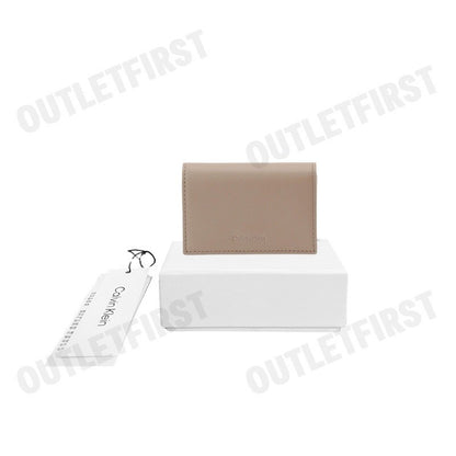 CALVIN KLEIN รุ่น WOMEN'S CK WALLET FLAP ACCORDION CARD CASE CODE: 4F1004G QYL กระเป๋าสตางค์ผู้หญิง ใบสั้น สีครีม