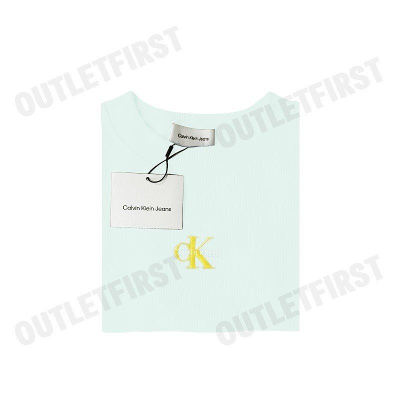 CALVIN KLEIN JEANS รุ่น MONOLOGO BABY TEE CODE: 47AB802 D1T เสื้อครอป เสื้อผู้หญิง เสื้อแขนสั้น
