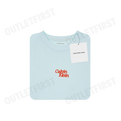 CALVIN KLEIN JEANS รุ่น FLOCKED LOGO GRAPHIC SLIM T-SHIRT CODE: 47B851G VWD เสื้อยืด เสื้อคอกลม เสื้อผู้หญิง