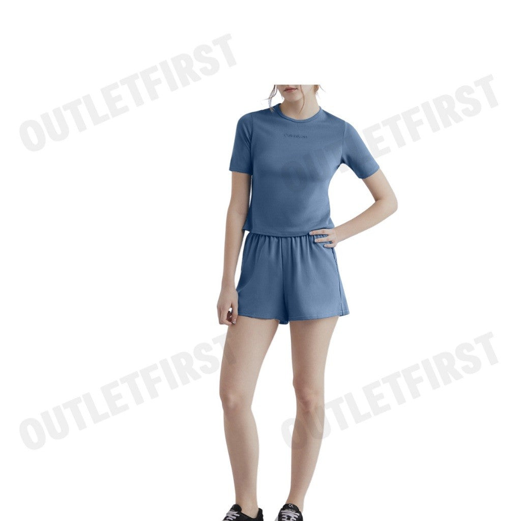 CALVIN KLEIN SPORT รุ่น ESSENTIALS SPORT SEMI-FITTED TEE CODE: 4WS4K238 420 เสื้อครอป เสื้อยืดผู้หญิง เสื้อยืดแขนสั้น